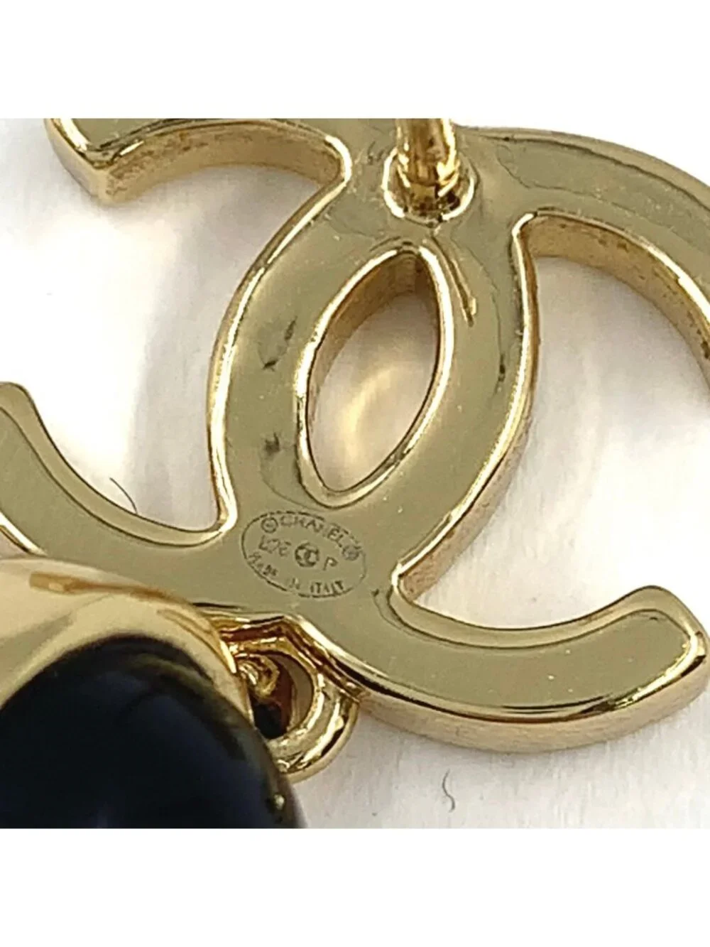 Chanel CC Logo Bicolor Costume Pearl Swing Faux Resin Gold Black White Earrings